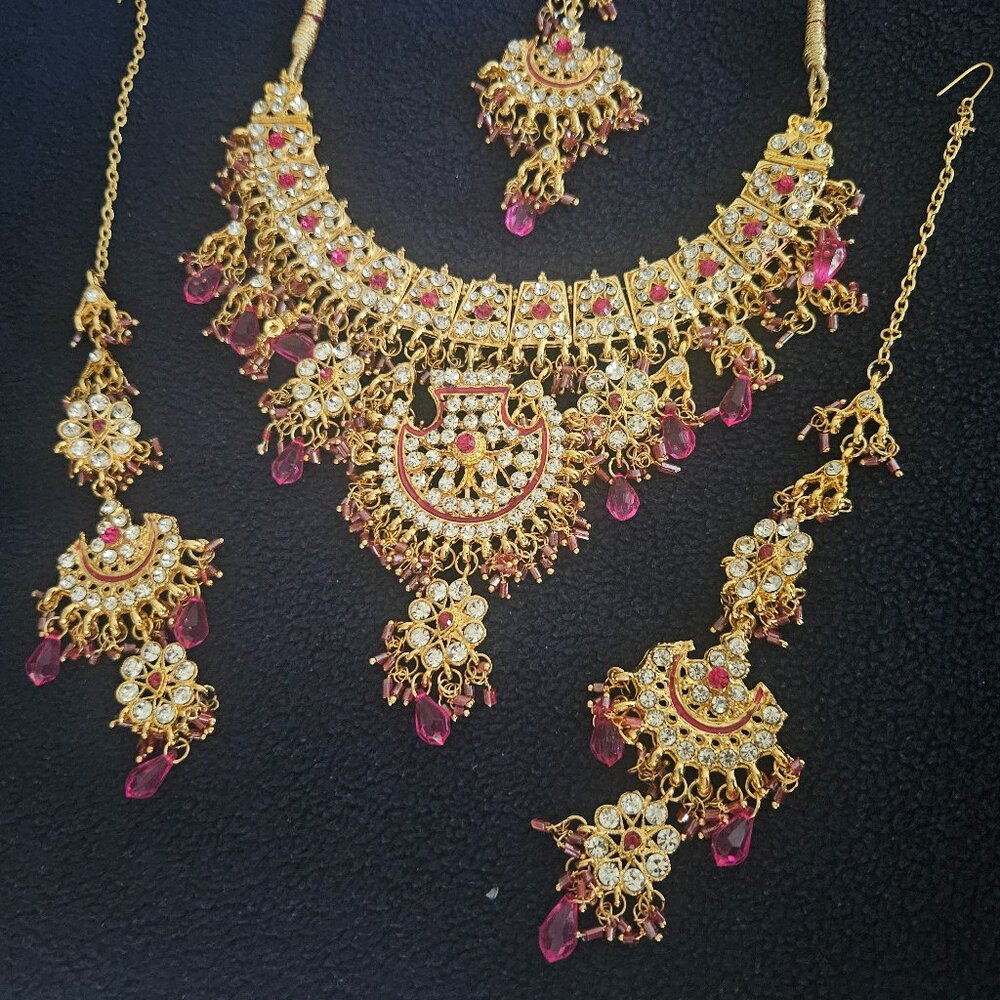 Bellydance Bollywood pink necklace set with matching earrings and tikka